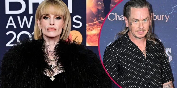 Kelly Osbourne shows off figure in swimsuit following split from Sid Wilson Kelly Osbourne shows off figure in swimsuit following split from Sid Wilson