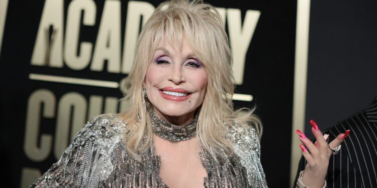 Why Dolly Parton kept her cancer diagnosis private before she died