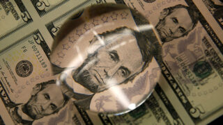 Philippines saw net inflows of hot money drop sharply in July