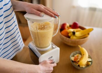Dietitians push back on viral claim that bananas hurt smoothie benefits