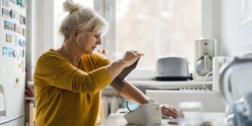 Avoiding 3 health risks in middle age linked to 13 more years without dementia Avoiding 3 health risks in middle age linked to 13 more years without dementia