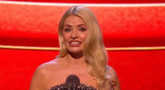 Holly Willoughby gushes over NTAs ‘honour’ as she presents award