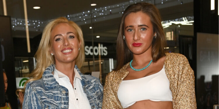 Venezuela Fury fans insist she’s ‘spit of her mum’ Paris in new photos