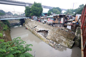 Marcos orders no-build zone enforcement amid floods