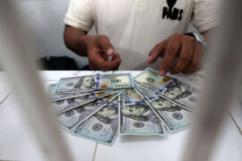 Peso hits new low, nears P63/ Peso hits new low, nears P63/
