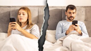 How to navigate political differences in a relationship, per therapist
