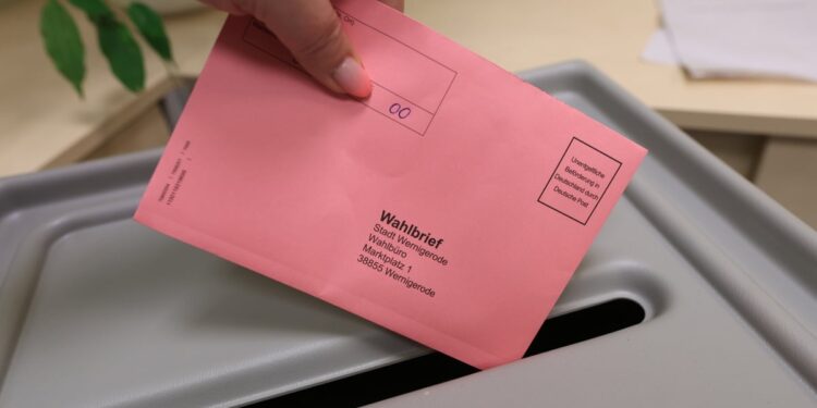 USPS’s new mail ballot screening system was rushed, whistleblower says USPS’s new mail ballot screening system was rushed, whistleblower says