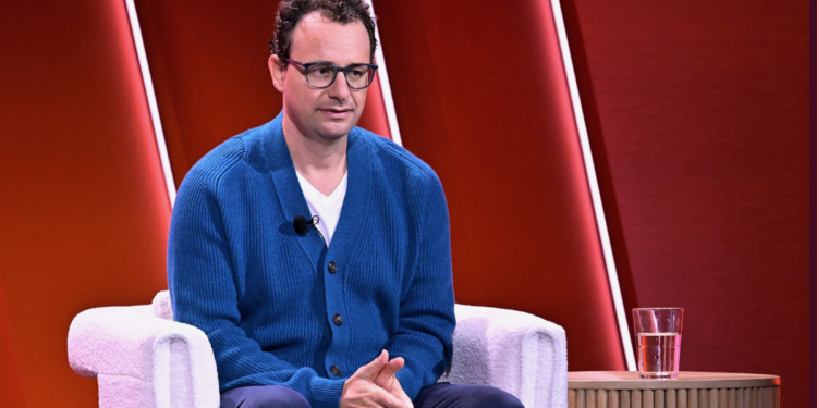 Microsoft leader calls out Anthropic for humanizing AI Microsoft leader calls out Anthropic for humanizing AI
