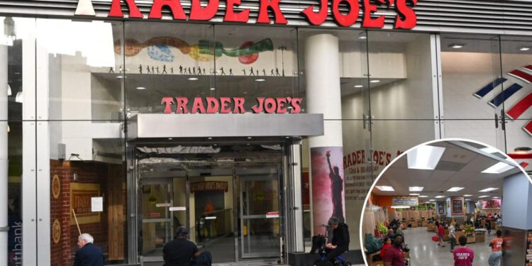 Trader Joe’s UWS opens with bare shelves Trader Joe’s UWS opens with bare shelves
