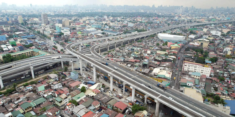 Motorists get NLEX toll rebates as Marcos orders relief for flooded route