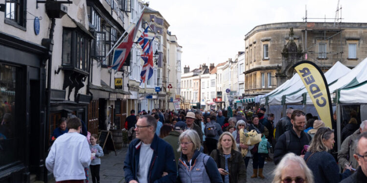 UK GDP growth hits 0.4 per cent in July, beating forecasts