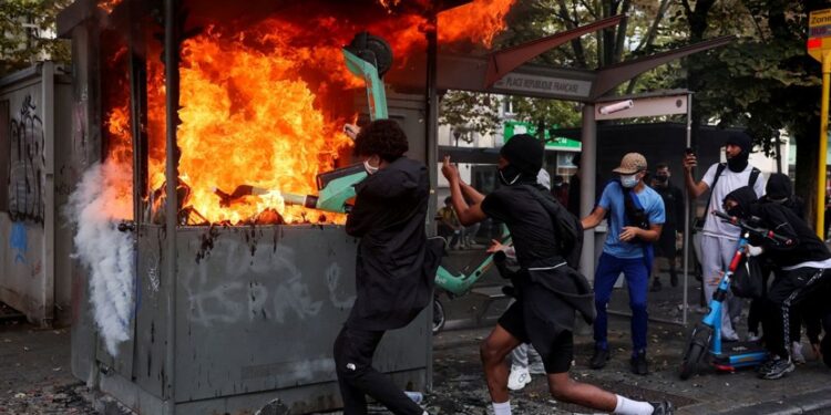 Belgian student protests against education costs echo France