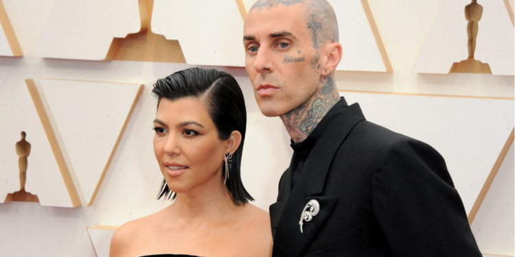 Kourtney Kardashian by husband Travis Barker’s side in hospital Kourtney Kardashian by husband Travis Barker’s side in hospital