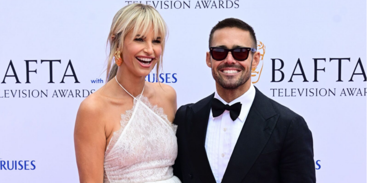 Vogue Williams admits she and Spencer Matthews ‘should hate each other’ days after he said he ‘loves her more’ Vogue Williams admits she and Spencer Matthews ‘should hate each other’ days after he said he ‘loves her more’