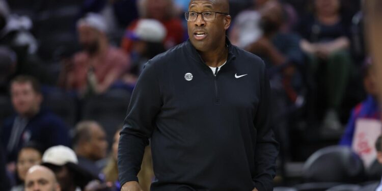 Mike Brown sends stern warning to Knicks bench players after lackluster practice