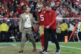 49ers’ Mike Evans exits Monday Night Football with non-contact injury 49ers’ Mike Evans exits Monday Night Football with non-contact injury