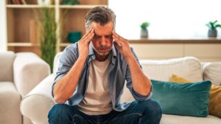 Neurologist warns information overload triggers ‘helicopter brain’ response