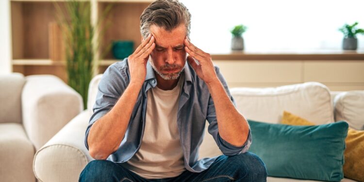 Neurologist warns information overload triggers ‘helicopter brain’ response