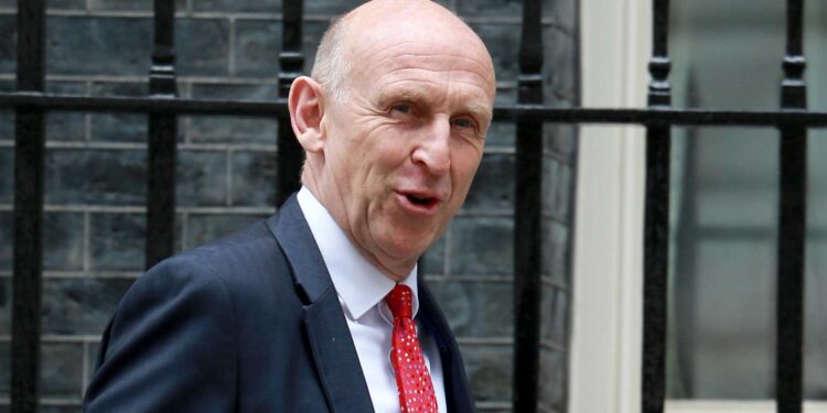 UK borrowing costs hit highest level since 1998