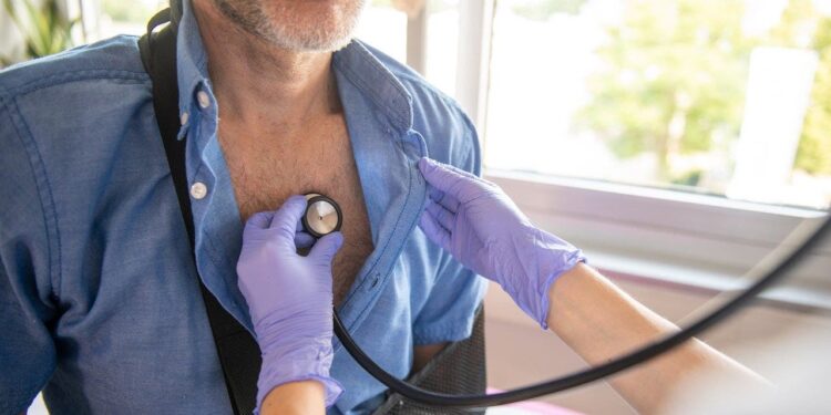 Lung cancer screening with CT scan can cut death risk by 20%, doctor says